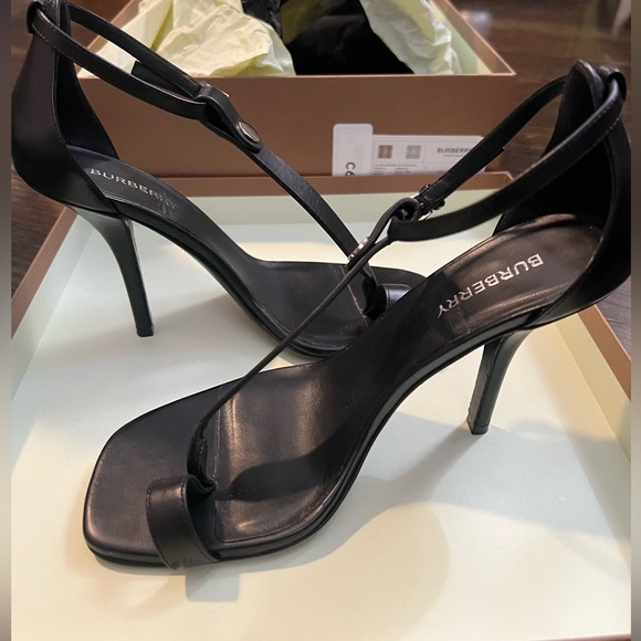 Burberry Stefanie Sandals. Only worn 3 times, in perfect condition. Open to - Picture 2 of 4